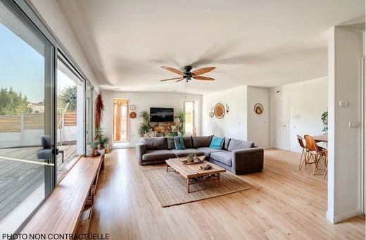 Luxe woning in Mérignac, Gironde