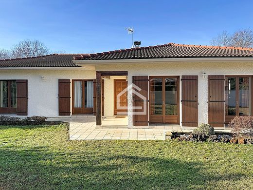 Luxus-Haus in Saint-Aubin-de-Médoc, Gironde