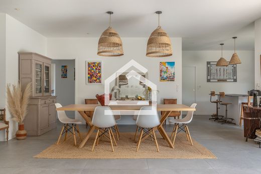 Villa in Saint-Aubin-de-Médoc, Gironde