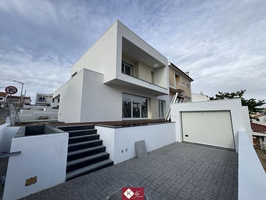 Casa de lujo en Almada, Setúbal