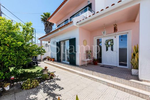 Casa de lujo en Almada, Setúbal