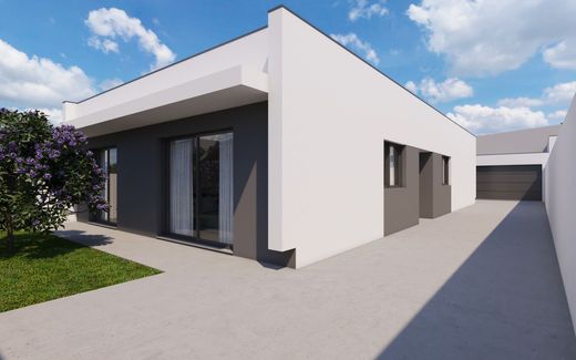 Элитный дом, Santa Maria da Feira, Distrito de Aveiro