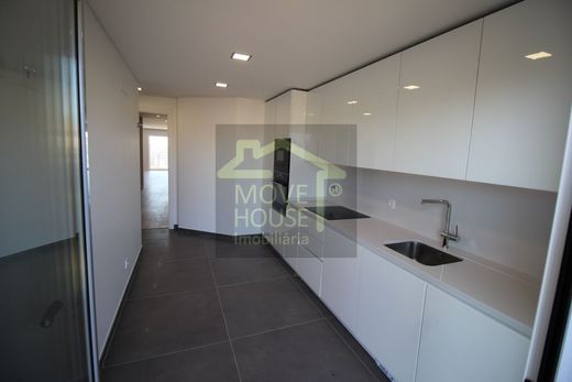 Apartment / Etagenwohnung in Cascais, Lissabon