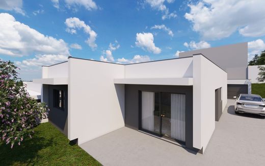 Элитный дом, Santa Maria da Feira, Distrito de Aveiro