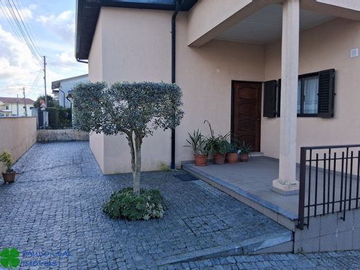 Luxus-Haus in Trofa, Distrito do Porto