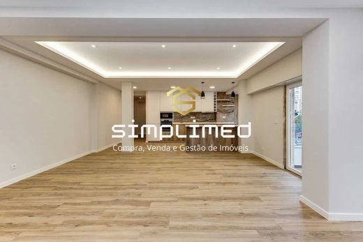 Apartment / Etagenwohnung in Oeiras, Lissabon