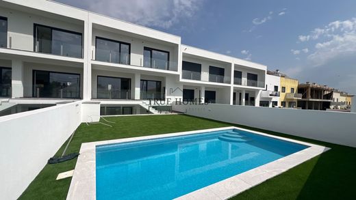 Πολυτελή κατοικία σε Αλμάντα, Almada