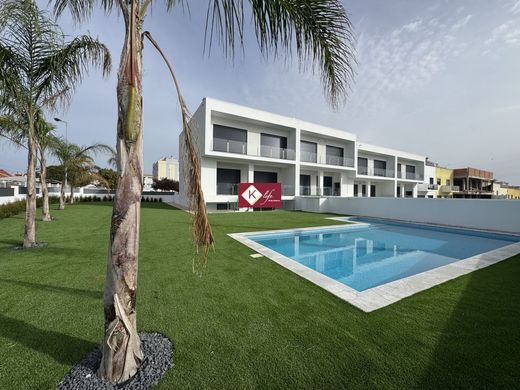 Casa di lusso a Almada, Distrito de Setúbal