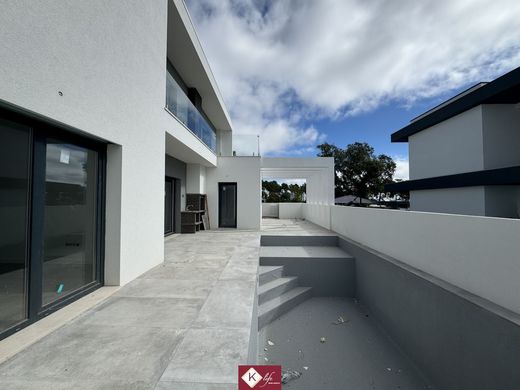 Casa de lujo en Almada, Setúbal