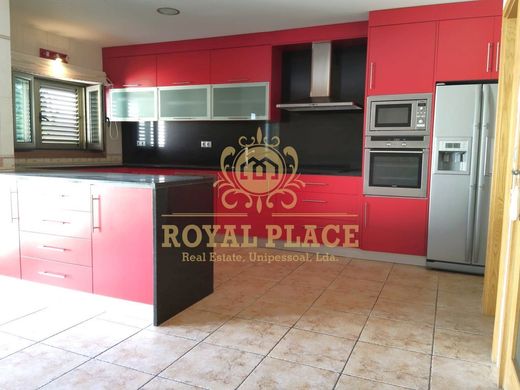 ヴィラ・ノヴァ・デ・ガイア
, Vila Nova de Gaiaの高級住宅