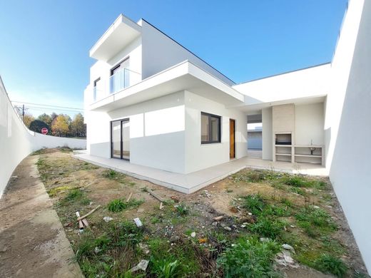 Luxe woning in Santa Maria da Feira, Distrito de Aveiro