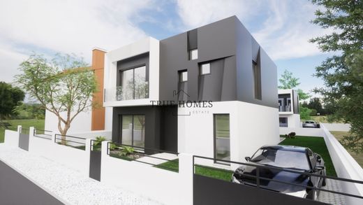 Πολυτελή κατοικία σε Αλμάντα, Almada