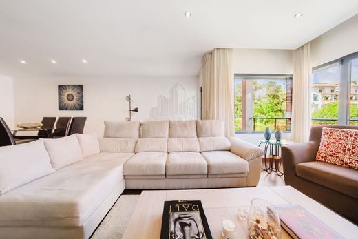 Apartment / Etagenwohnung in Cascais, Lissabon