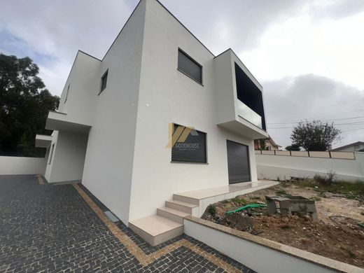 Luxus-Haus in Santa Maria da Feira, Distrito de Aveiro