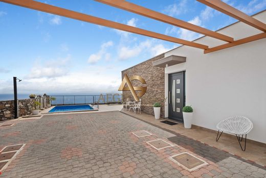 Luxus-Haus in Santa Cruz, Madeira