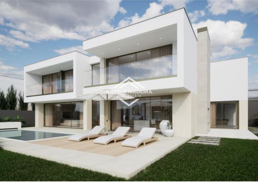 Apartment / Etagenwohnung in Calheta, Madeira