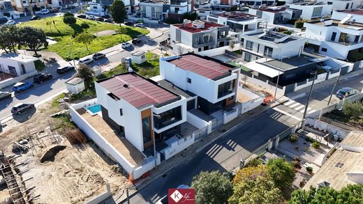 Casa de lujo en Almada, Setúbal