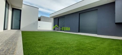 Casa di lusso a Santa Maria da Feira, Distrito de Aveiro