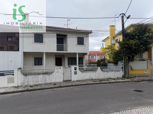 Luxury home in Almada, Distrito de Setúbal