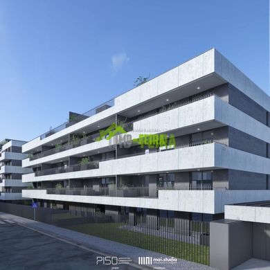 Apartment / Etagenwohnung in Santa Maria da Feira, Distrito de Aveiro