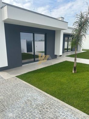 Элитный дом, Santa Maria da Feira, Distrito de Aveiro