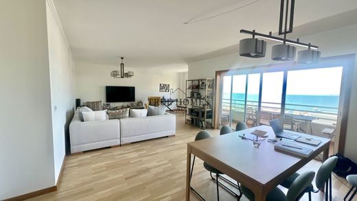 Apartment / Etagenwohnung in Oeiras, Lissabon