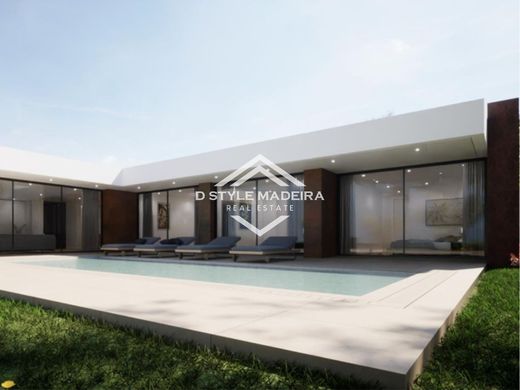 Apartment / Etagenwohnung in Calheta, Madeira