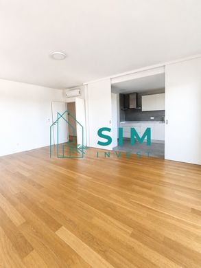 Apartment / Etagenwohnung in Faro, Distrito de Faro