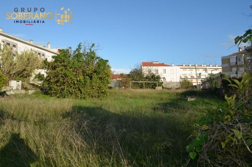 Land in Lisbon