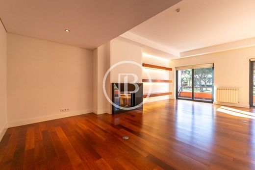 Apartment / Etagenwohnung in Cascais, Lissabon