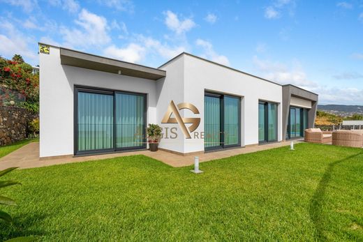 Luxury home in Santa Cruz, Madeira