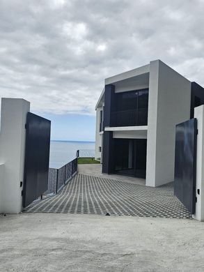 Luxus-Haus in Ribeira Brava, Madeira