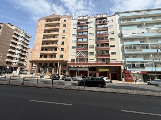 Apartment / Etagenwohnung in Lissabon, Lisbon
