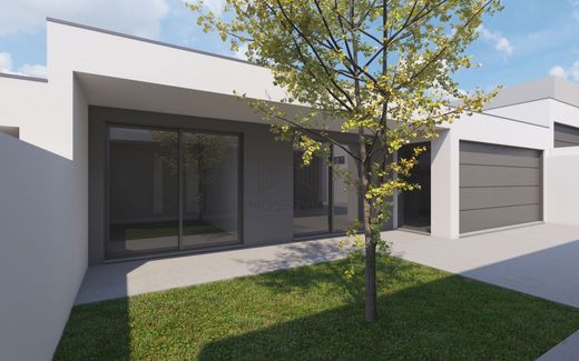 Luxury home in Santa Maria da Feira, Aveiro