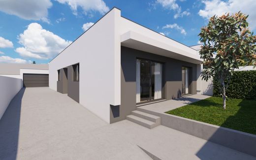 Элитный дом, Santa Maria da Feira, Distrito de Aveiro