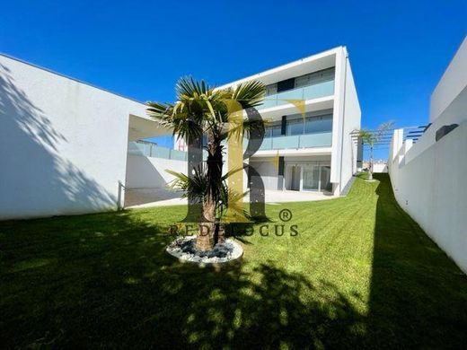 Luxus-Haus in Santa Maria da Feira, Distrito de Aveiro