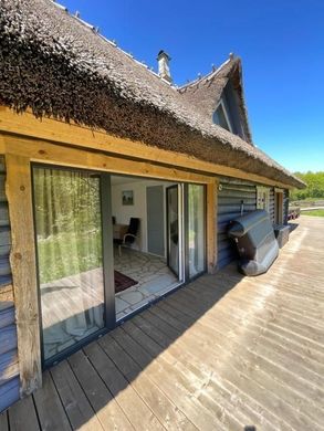 Lüks ev Abruka, Saaremaa vald