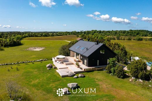 Lüks ev Rootsi, Saaremaa vald