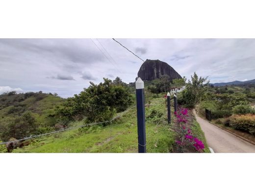 Teren w Guatapé, Departamento de Antioquia