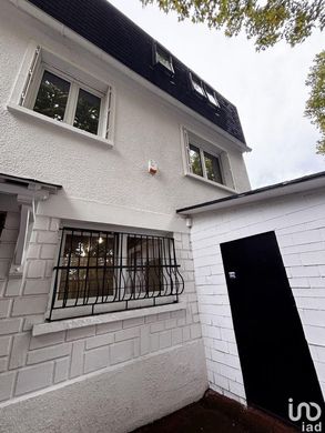 Pantin, Seine-Saint-Denisのヴィラ