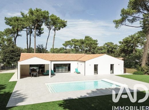 Villa in Les Mathes, Charente-Maritime