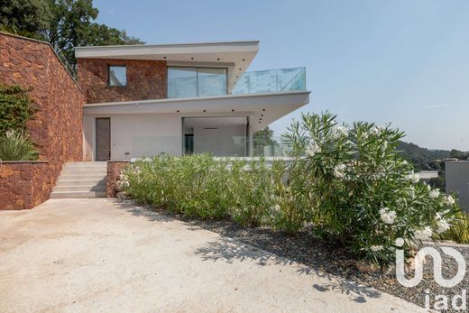 Apartment / Etagenwohnung in Les Adrets-de-l'Estérel, Var