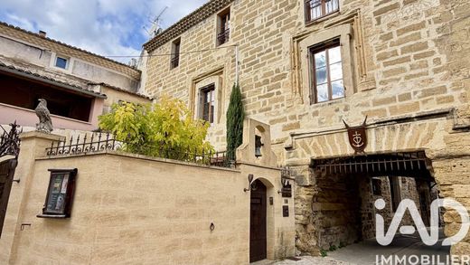 Caderousse, Vaucluseの城