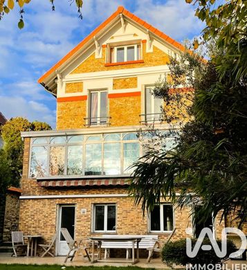 Villa in Saint-Maur-des-Fossés, Val-de-Marne