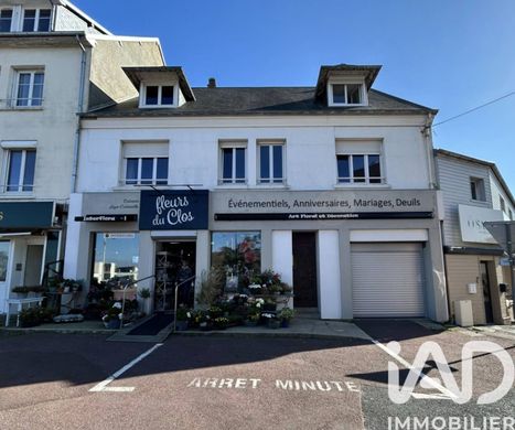 Edificio en Agon-Coutainville, Mancha