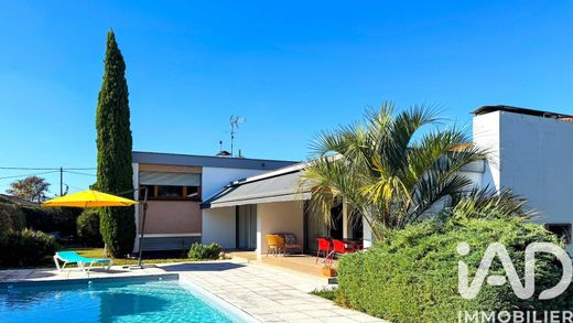 Villa in Gradignan, Gironde