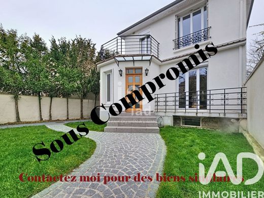 Villa in Saint-Maur-des-Fossés, Val-de-Marne