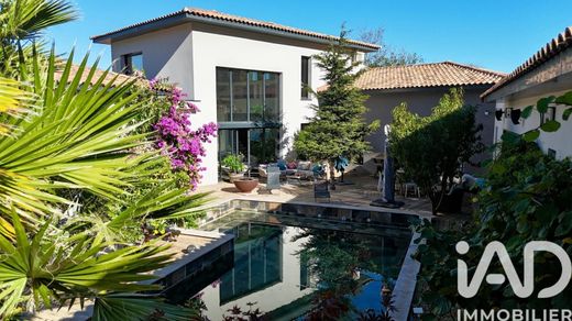 Villa in Cessenon-sur-Orb, Hérault