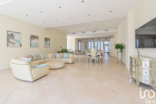 Villa in Saint-Cloud, Hauts-de-Seine
