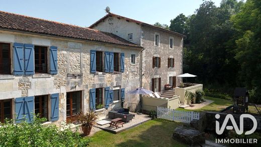 Villa in Bourg-Charente, Charente